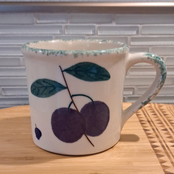 Vtg 1982 Hartstone Pottery Mug Plums Cherries Blueberries Sponge USA - Picture 3 of 6